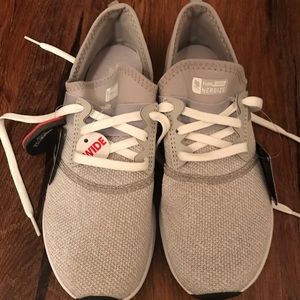 New Balance 7.5 Wide Sneakers